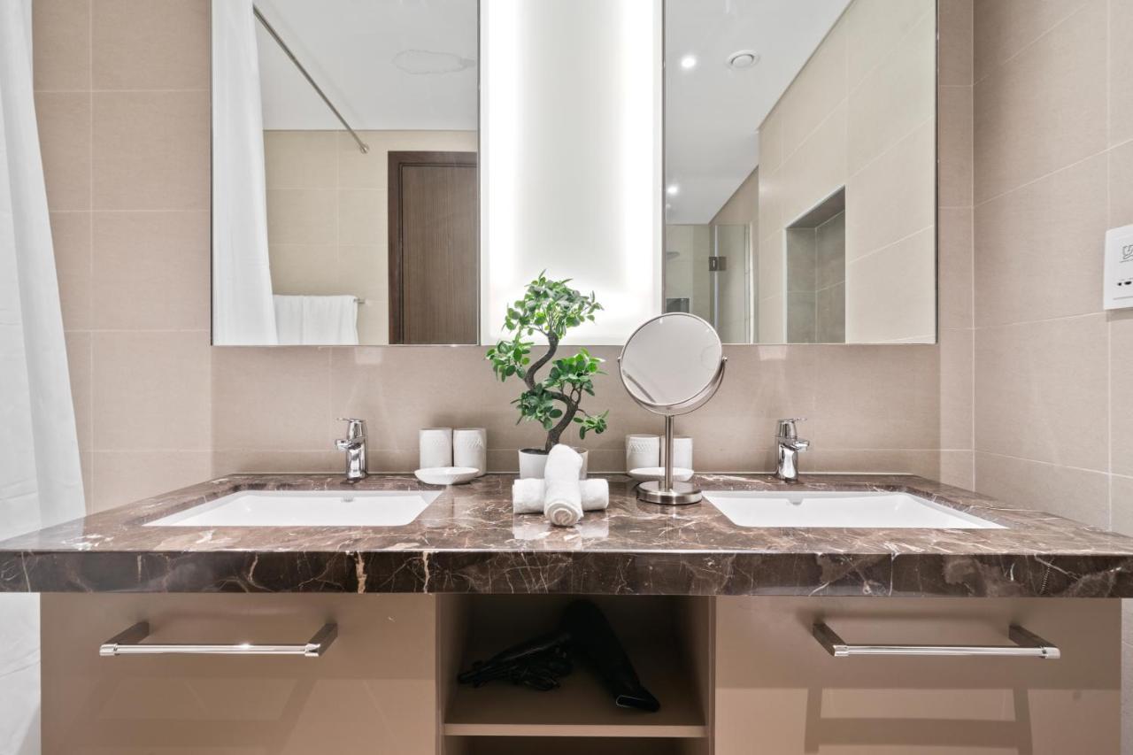 Breathtaking City Views From Dt Apt With Terrace Ντουμπάι Εξωτερικό φωτογραφία
